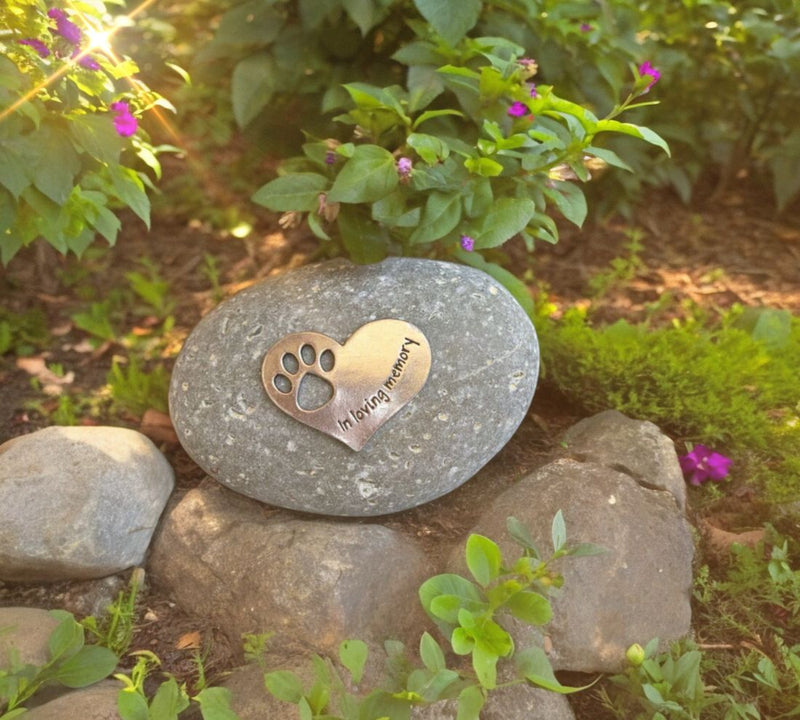 Looking for a special gift for someone who lost a beloved pet? Shop Harvest Arry for this "In Loving Memory" Pewter Heart on Rock Pet Memorial Stone.